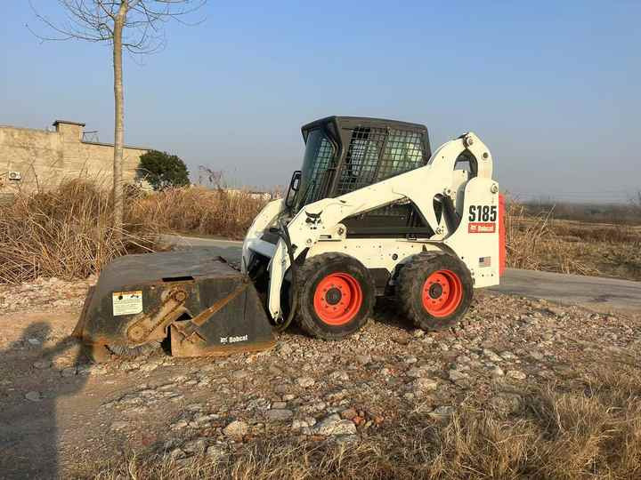 Used bobcat s185 skid steer loader on sale 100% excellent condition bobcat brand s185 s300 s550 s16 s18 skid steer sale - מעמיס היגוי החלקה: תמונה 5 Used bobcat s185 skid steer loader on sale 100% excellent condition bobcat brand s185 s300 s550 s16 s18 skid steer sale - מעמיס היגוי החלקה: תמונה 5