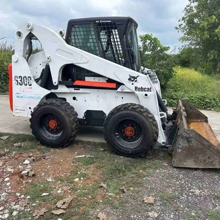 Very Good Machine Used Skid Wheel Loader Bobcat S300 for Sale - מעמיס היגוי החלקה: תמונה 1 Very Good Machine Used Skid Wheel Loader Bobcat S300 for Sale - מעמיס היגוי החלקה: תמונה 1