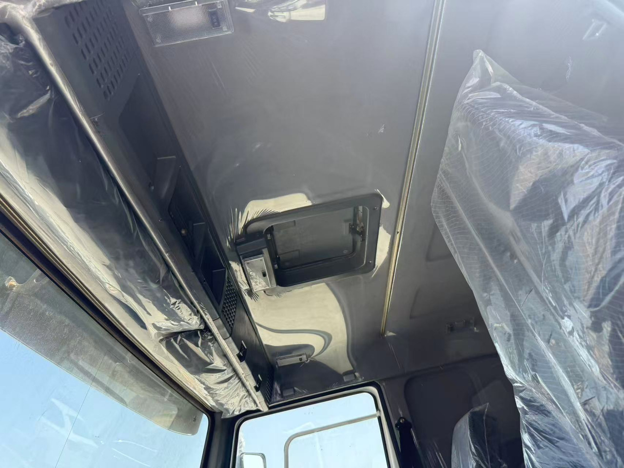 Howo howo China Brand Howo Dump 10 Wheeler 8x4 6x4 6 4 Sinotruk 371 Hp 375hp Sino Mine Tipper Truck for Sale - משאית: תמונה 4 Howo howo China Brand Howo Dump 10 Wheeler 8x4 6x4 6 4 Sinotruk 371 Hp 375hp Sino Mine Tipper Truck for Sale - משאית: תמונה 4