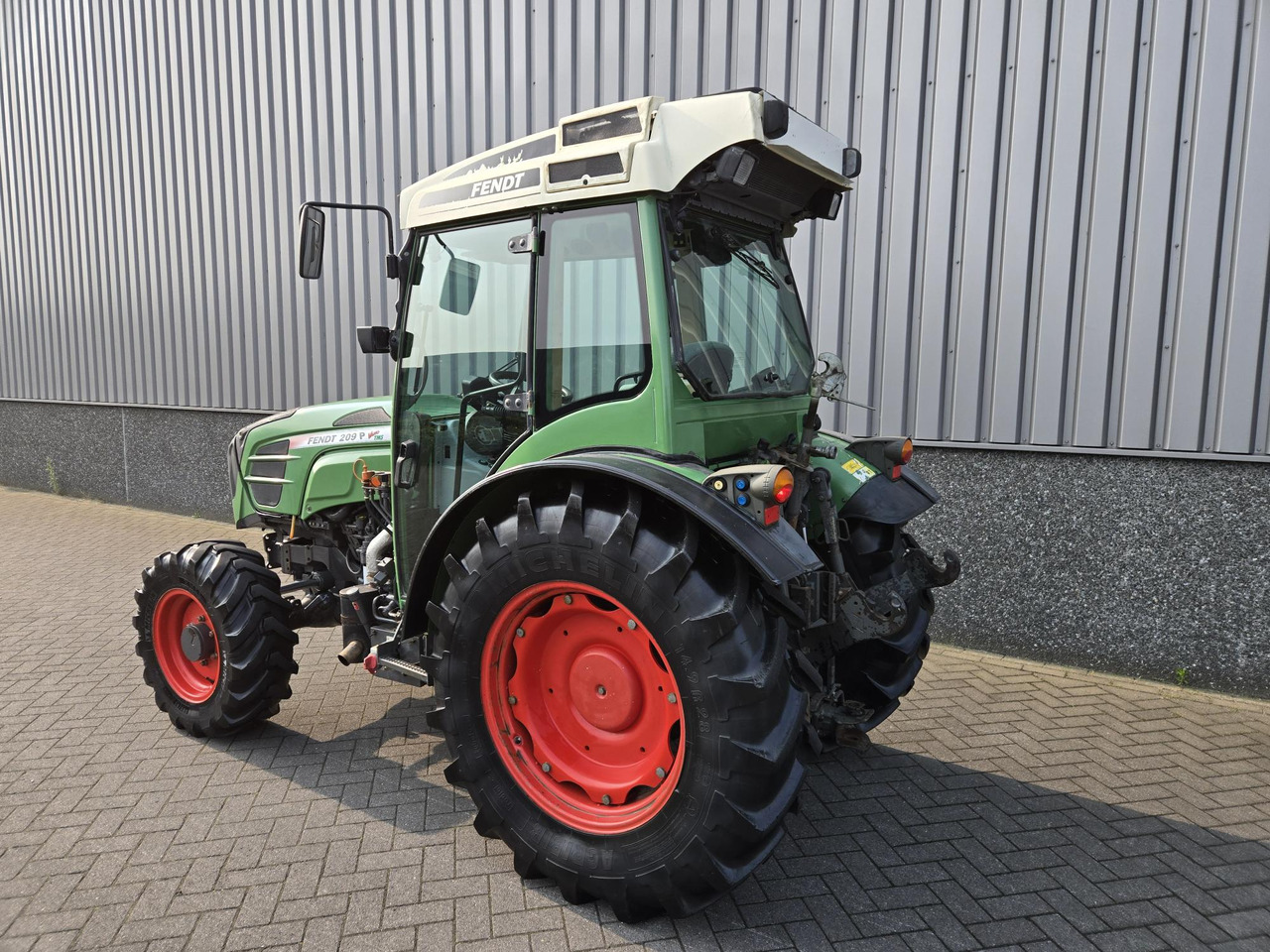 Fendt 209P - טרקטור חקלאי: תמונה 2 Fendt 209P - טרקטור חקלאי: תמונה 2