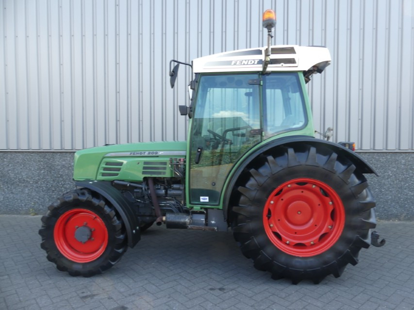 Fendt 209P - טרקטור קומפקטי: תמונה 2 Fendt 209P - טרקטור קומפקטי: תמונה 2