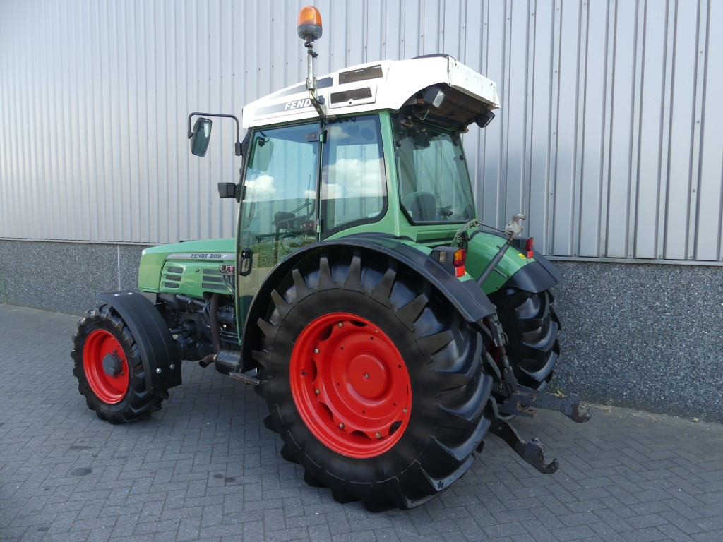 Fendt 209P - טרקטור קומפקטי: תמונה 3 Fendt 209P - טרקטור קומפקטי: תמונה 3