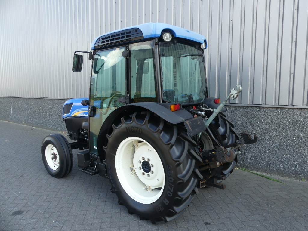 NEW HOLLAND T4040F - טרקטור קומפקטי: תמונה 3 NEW HOLLAND T4040F - טרקטור קומפקטי: תמונה 3