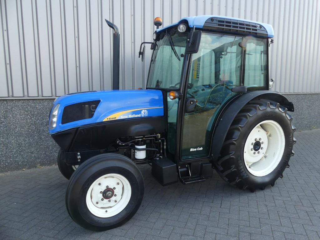 NEW HOLLAND T4040F - טרקטור קומפקטי: תמונה 1 NEW HOLLAND T4040F - טרקטור קומפקטי: תמונה 1
