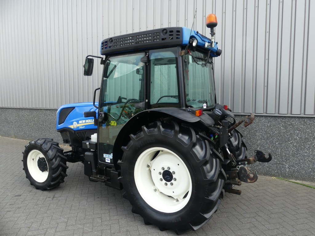 New Holland T4.100F - טרקטור קומפקטי: תמונה 3 New Holland T4.100F - טרקטור קומפקטי: תמונה 3