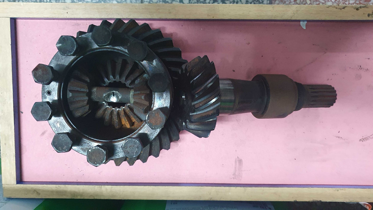 Atak przedni most Deutz Same Lamborghini  0.010.4891.3 - חלקי חילוף עבור מכונה חקלאית: תמונה 1 Atak przedni most Deutz Same Lamborghini  0.010.4891.3 - חלקי חילוף עבור מכונה חקלאית: תמונה 1
