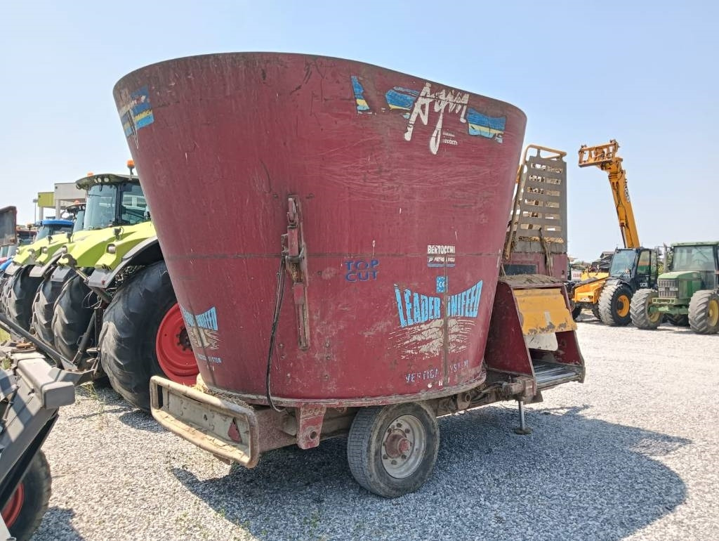 AGM W14 MC - עגלת מערבל מספוא: תמונה 2 AGM W14 MC - עגלת מערבל מספוא: תמונה 2