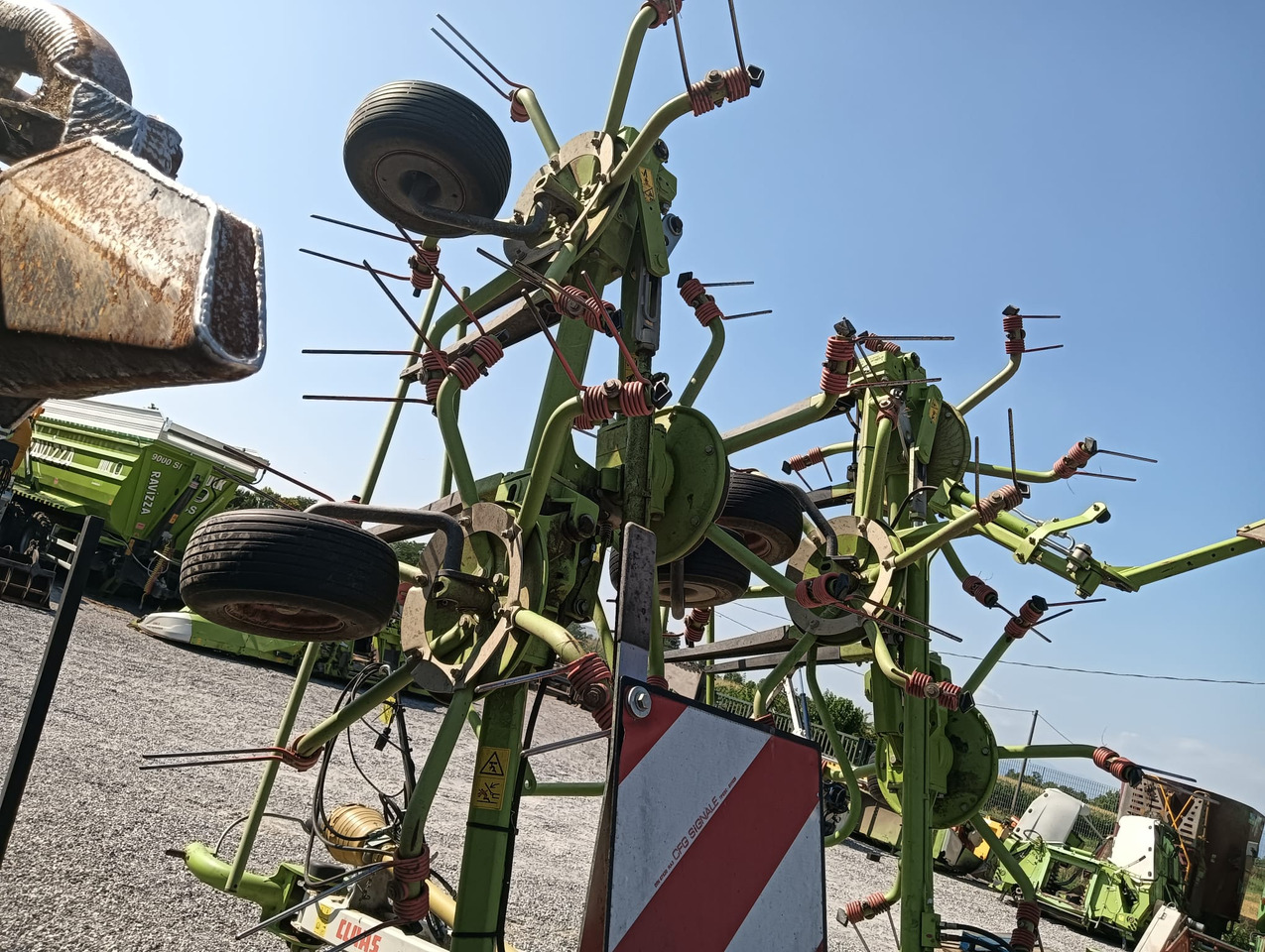 CLAAS VOLTO 900 T - גורף/ מגרפה: תמונה 2 CLAAS VOLTO 900 T - גורף/ מגרפה: תמונה 2