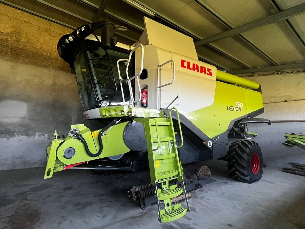 Claas LEXION 750 ACR - מקצרת קומבינה: תמונה 1 Claas LEXION 750 ACR - מקצרת קומבינה: תמונה 1