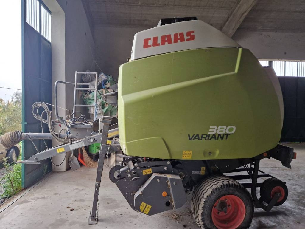 Claas VARIANT 380 PRO RF - מכונת צרור עגולה: תמונה 1 Claas VARIANT 380 PRO RF - מכונת צרור עגולה: תמונה 1