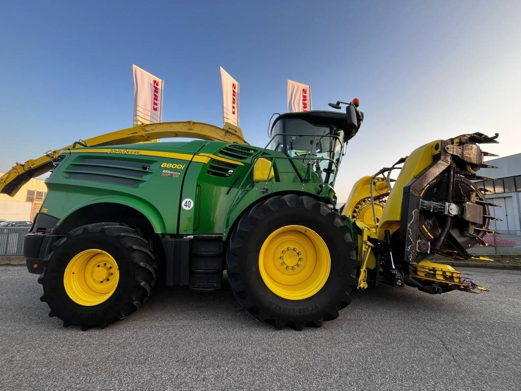 John Deere 8800 - מקצרת מספוא: תמונה 1 John Deere 8800 - מקצרת מספוא: תמונה 1