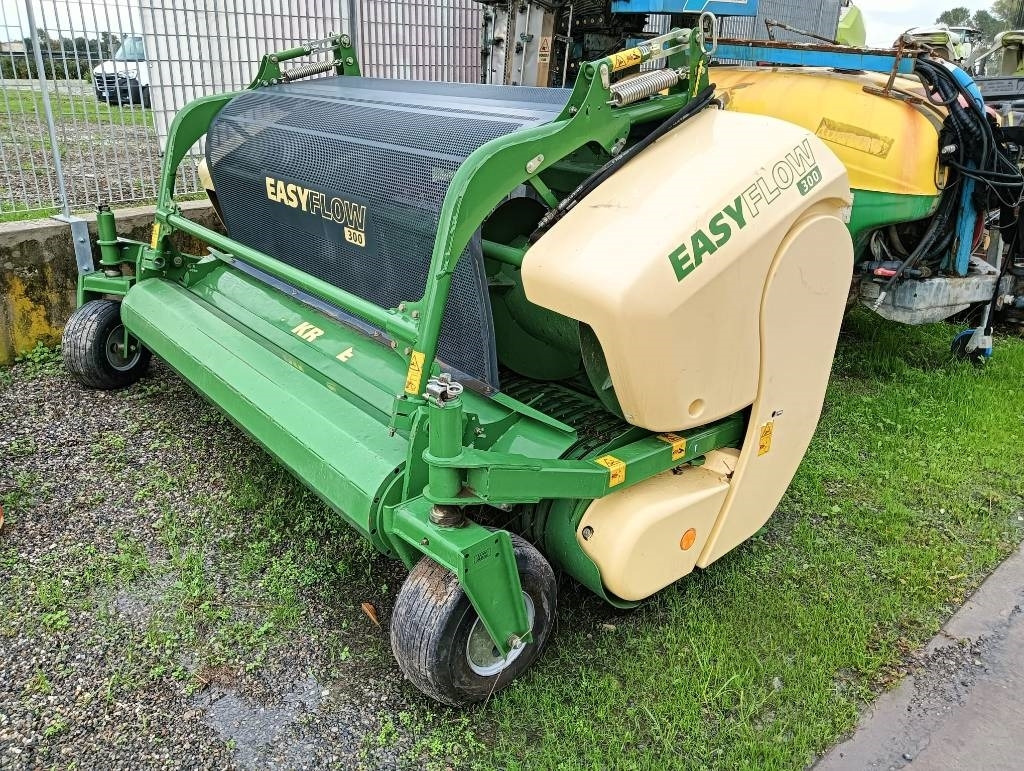 Krone Easy Flow 300  - צרופת מקצרת מספוא: תמונה 1 Krone Easy Flow 300  - צרופת מקצרת מספוא: תמונה 1