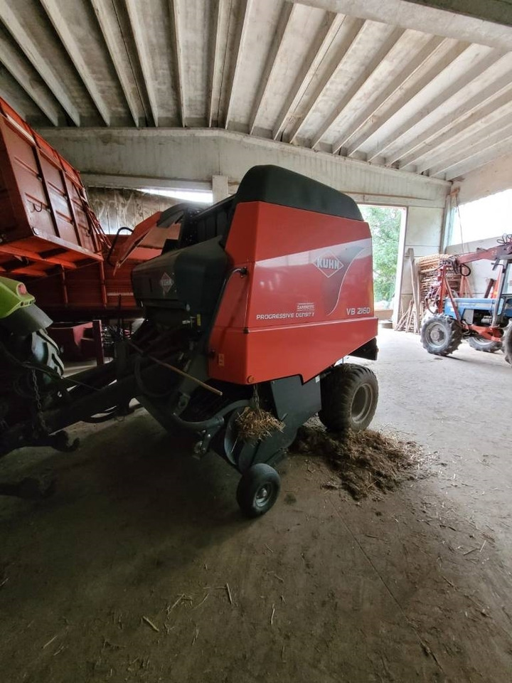 Kuhn VB 2160 - מכונת צרור עגולה: תמונה 1 Kuhn VB 2160 - מכונת צרור עגולה: תמונה 1