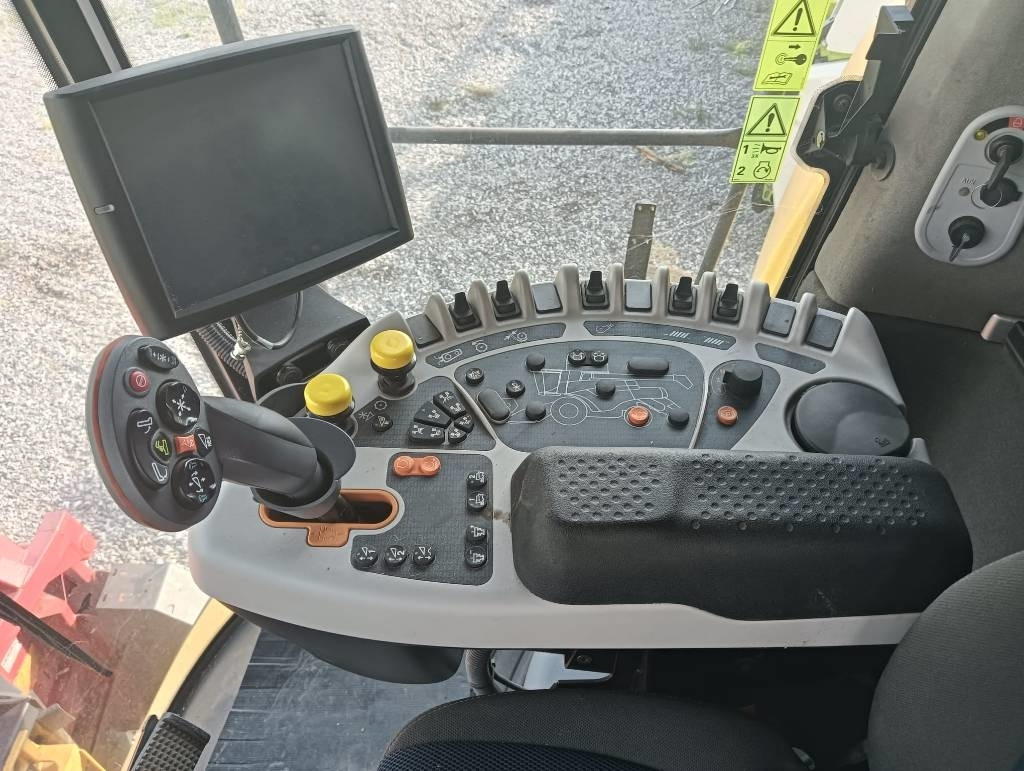 New Holland CR 7.90 - מקצרת קומבינה: תמונה 3 New Holland CR 7.90 - מקצרת קומבינה: תמונה 3