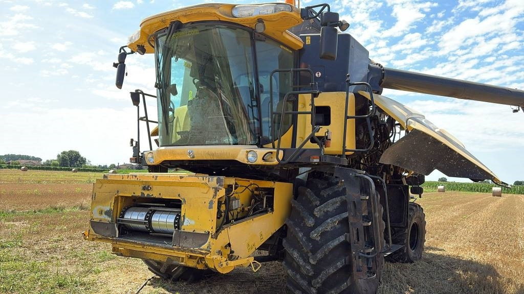 New Holland CR 960 - מקצרת קומבינה: תמונה 2 New Holland CR 960 - מקצרת קומבינה: תמונה 2
