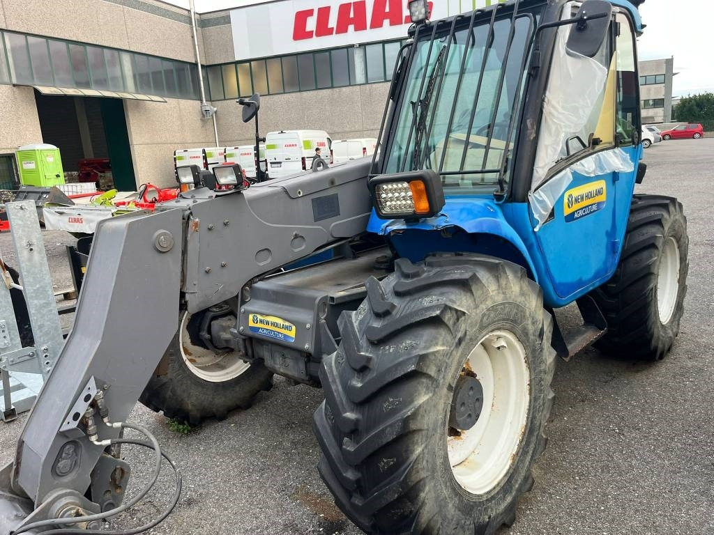 New Holland LM 430 - מפעיל טלסקופי: תמונה 4 New Holland LM 430 - מפעיל טלסקופי: תמונה 4
