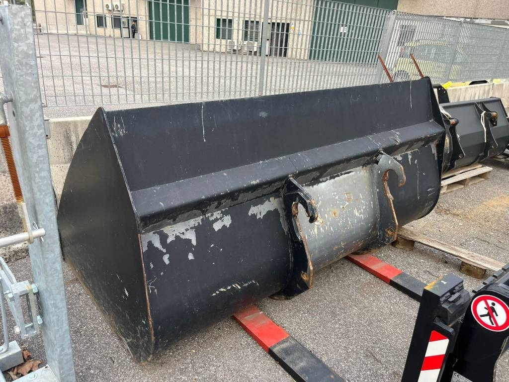 New Holland LM 430 - מפעיל טלסקופי: תמונה 5 New Holland LM 430 - מפעיל טלסקופי: תמונה 5