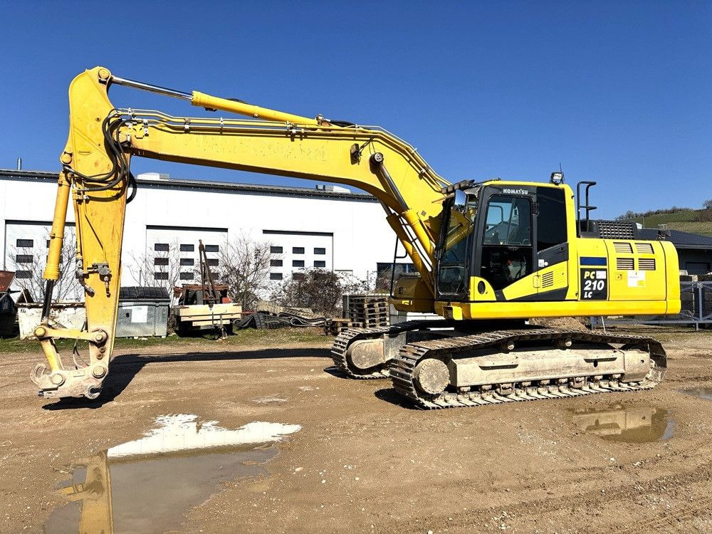 Komatsu PC210LC-11 - מחפר סורק: תמונה 1 Komatsu PC210LC-11 - מחפר סורק: תמונה 1