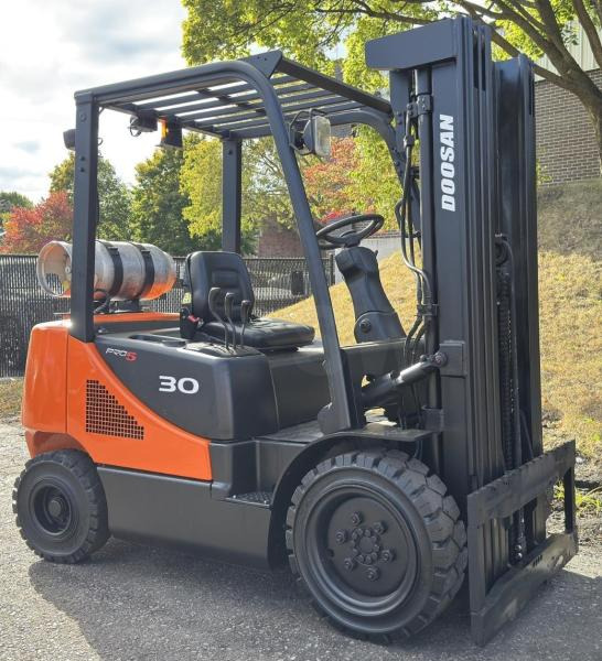 Doosan Chariot élévateur 3t gaz DOOSAN fenwick - מלגזת LPG: תמונה 3 Doosan Chariot élévateur 3t gaz DOOSAN fenwick - מלגזת LPG: תמונה 3