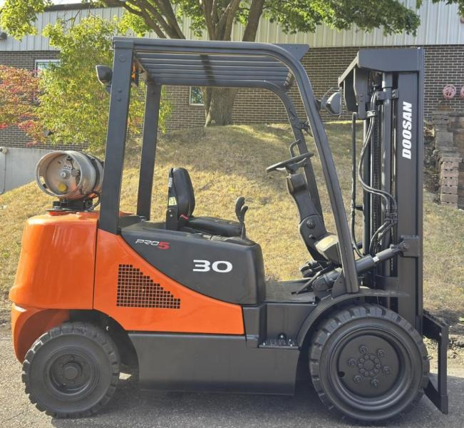 Doosan Chariot élévateur 3t gaz DOOSAN fenwick - מלגזת LPG: תמונה 4 Doosan Chariot élévateur 3t gaz DOOSAN fenwick - מלגזת LPG: תמונה 4