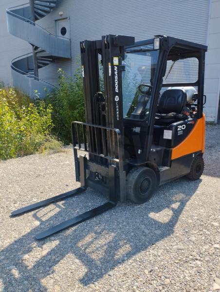 Doosan Chariot élévateur fenwick 2t gaz DOOSAN fenwick - מלגזת LPG: תמונה 2 Doosan Chariot élévateur fenwick 2t gaz DOOSAN fenwick - מלגזת LPG: תמונה 2
