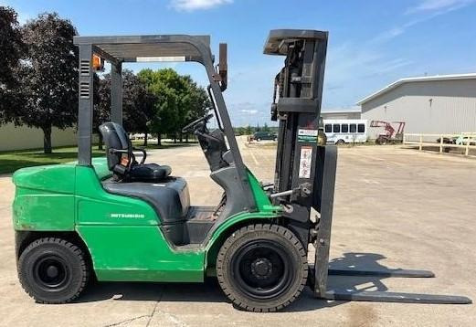 Mitsubishi Chariot élévateur diesel FD30N fenwick - מלגזת סולר: תמונה 2 Mitsubishi Chariot élévateur diesel FD30N fenwick - מלגזת סולר: תמונה 2