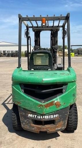Mitsubishi Chariot élévateur diesel FD30N fenwick - מלגזת סולר: תמונה 3 Mitsubishi Chariot élévateur diesel FD30N fenwick - מלגזת סולר: תמונה 3