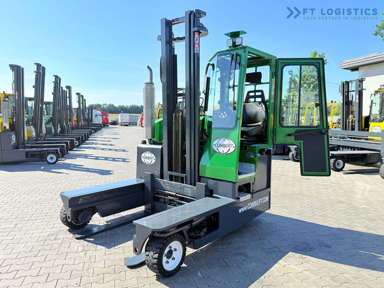 COMBILIFT C3000 / DUPLEX - 4100MM / DIESEL / FREE LIFT / CABIN / LIKE NEW - משאית הגעה ב-4 דרכים: תמונה 4 COMBILIFT C3000 / DUPLEX - 4100MM / DIESEL / FREE LIFT / CABIN / LIKE NEW - משאית הגעה ב-4 דרכים: תמונה 4