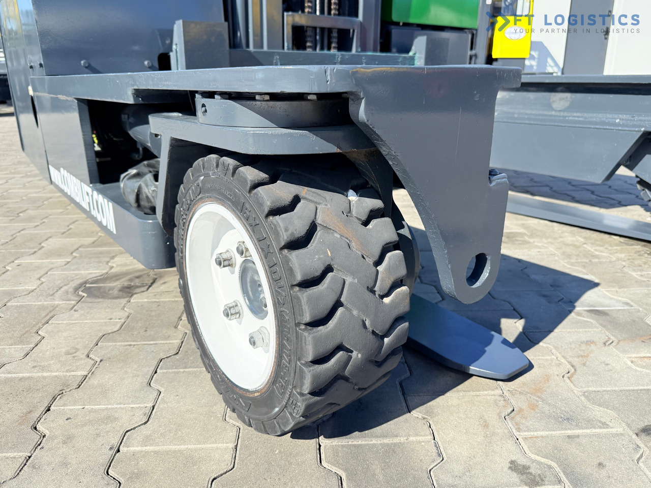 COMBILIFT C3000 / DUPLEX - 4100MM / DIESEL / FREE LIFT / CABIN / LIKE NEW - משאית הגעה ב-4 דרכים: תמונה 2 COMBILIFT C3000 / DUPLEX - 4100MM / DIESEL / FREE LIFT / CABIN / LIKE NEW - משאית הגעה ב-4 דרכים: תמונה 2