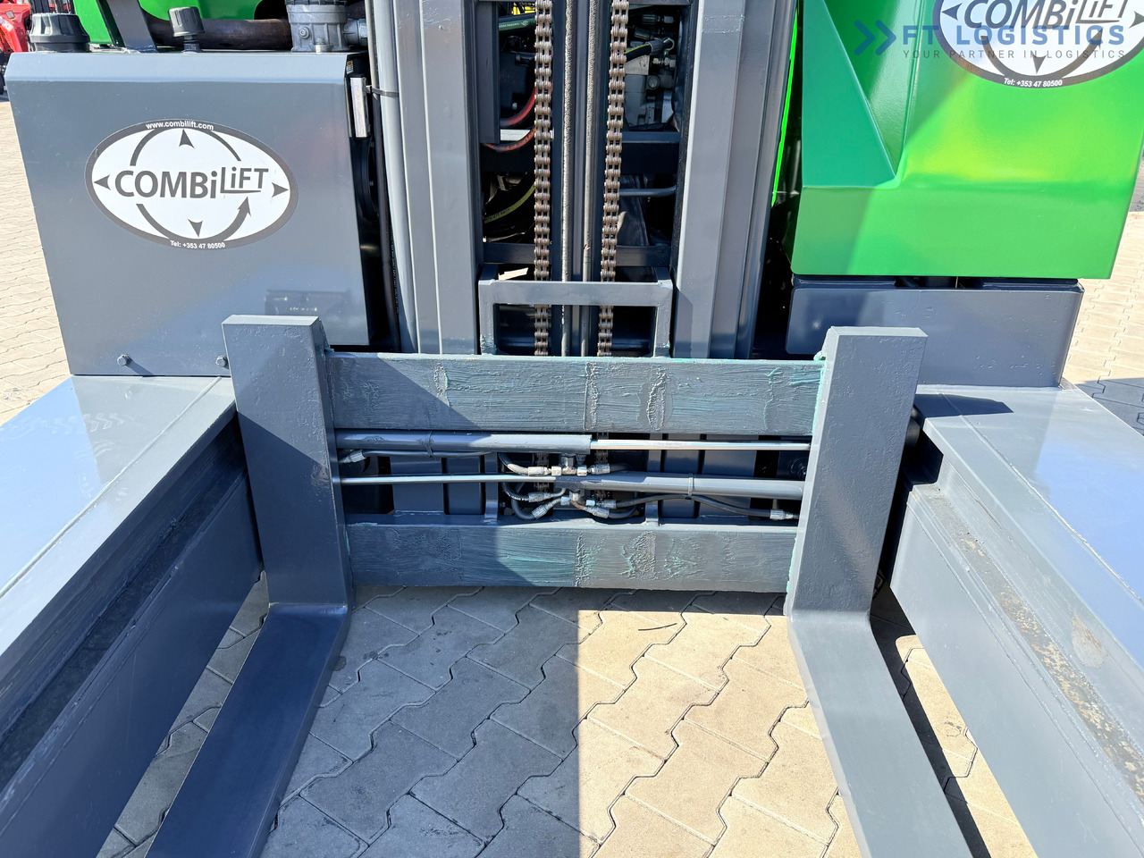 COMBILIFT C3000 / DUPLEX - 4100MM / DIESEL / FREE LIFT / CABIN / LIKE NEW - משאית הגעה ב-4 דרכים: תמונה 3 COMBILIFT C3000 / DUPLEX - 4100MM / DIESEL / FREE LIFT / CABIN / LIKE NEW - משאית הגעה ב-4 דרכים: תמונה 3