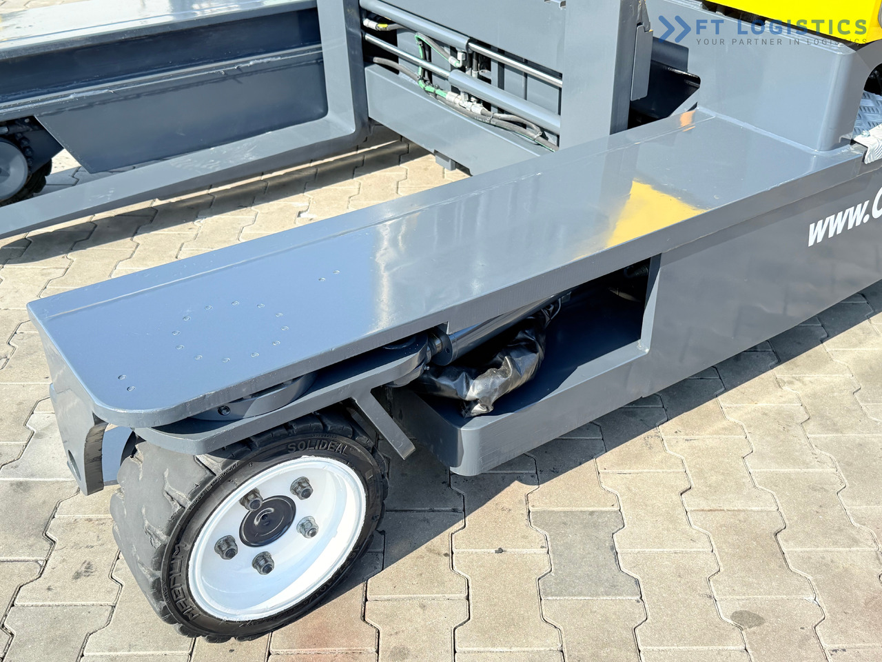 COMBILIFT C3000 / GAS / TRIPLEX - 4900MM / ONLY 1537 HOURS / FORK POSITIONER / CABIN / LIKE NEW - משאית הגעה ב-4 דרכים: תמונה 4 COMBILIFT C3000 / GAS / TRIPLEX - 4900MM / ONLY 1537 HOURS / FORK POSITIONER / CABIN / LIKE NEW - משאית הגעה ב-4 דרכים: תמונה 4