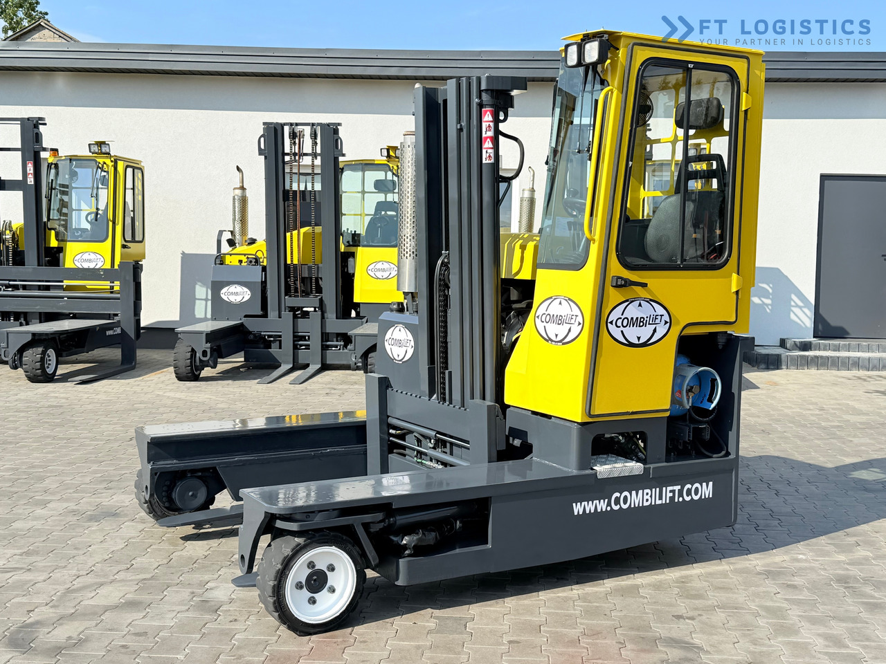 COMBILIFT C3000 / GAS / TRIPLEX - 4900MM / ONLY 1537 HOURS / FORK POSITIONER / CABIN / LIKE NEW - משאית הגעה ב-4 דרכים: תמונה 2 COMBILIFT C3000 / GAS / TRIPLEX - 4900MM / ONLY 1537 HOURS / FORK POSITIONER / CABIN / LIKE NEW - משאית הגעה ב-4 דרכים: תמונה 2