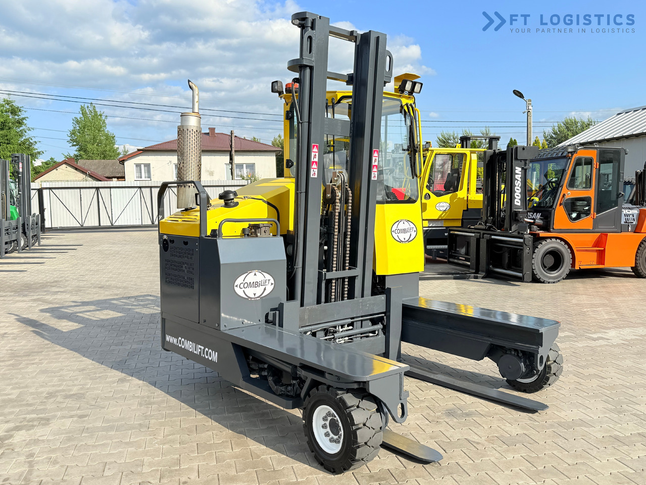 COMBILIFT C4000 / DIESEL / DUPLEX - 4100MM / FORK POSITIONER / ONLY 2951 MTH / LIKE NEW - משאית הגעה ב-4 דרכים: תמונה 5 COMBILIFT C4000 / DIESEL / DUPLEX - 4100MM / FORK POSITIONER / ONLY 2951 MTH / LIKE NEW - משאית הגעה ב-4 דרכים: תמונה 5