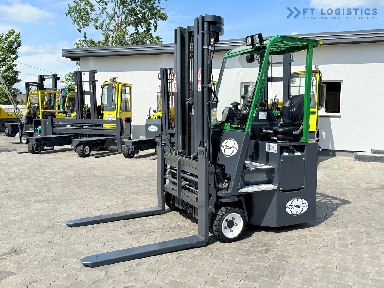 COMBILIFT CB2500 / DIESEL / EXTENDABLE FORKS / TRIPLEX / 5500MM / FREE LIFT / SIDE SHIFT / FORK POSITIONER / LIKE NEW - משאית הגעה ב-4 דרכים: תמונה 3 COMBILIFT CB2500 / DIESEL / EXTENDABLE FORKS / TRIPLEX / 5500MM / FREE LIFT / SIDE SHIFT / FORK POSITIONER / LIKE NEW - משאית הגעה ב-4 דרכים: תמונה 3