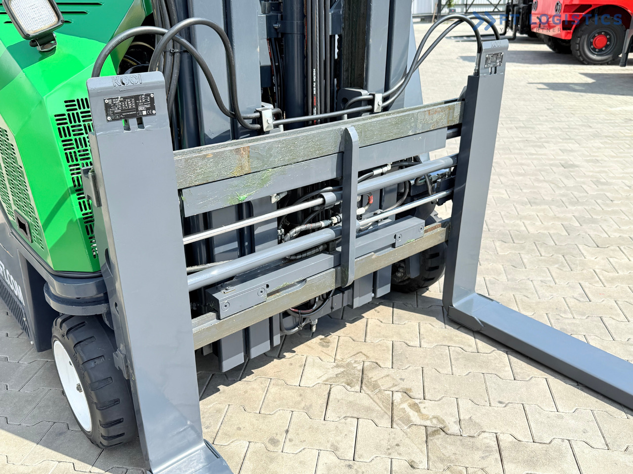 COMBILIFT CB2500 / DIESEL / EXTENDABLE FORKS / TRIPLEX / 5500MM / FREE LIFT / SIDE SHIFT / FORK POSITIONER / LIKE NEW - משאית הגעה ב-4 דרכים: תמונה 5 COMBILIFT CB2500 / DIESEL / EXTENDABLE FORKS / TRIPLEX / 5500MM / FREE LIFT / SIDE SHIFT / FORK POSITIONER / LIKE NEW - משאית הגעה ב-4 דרכים: תמונה 5