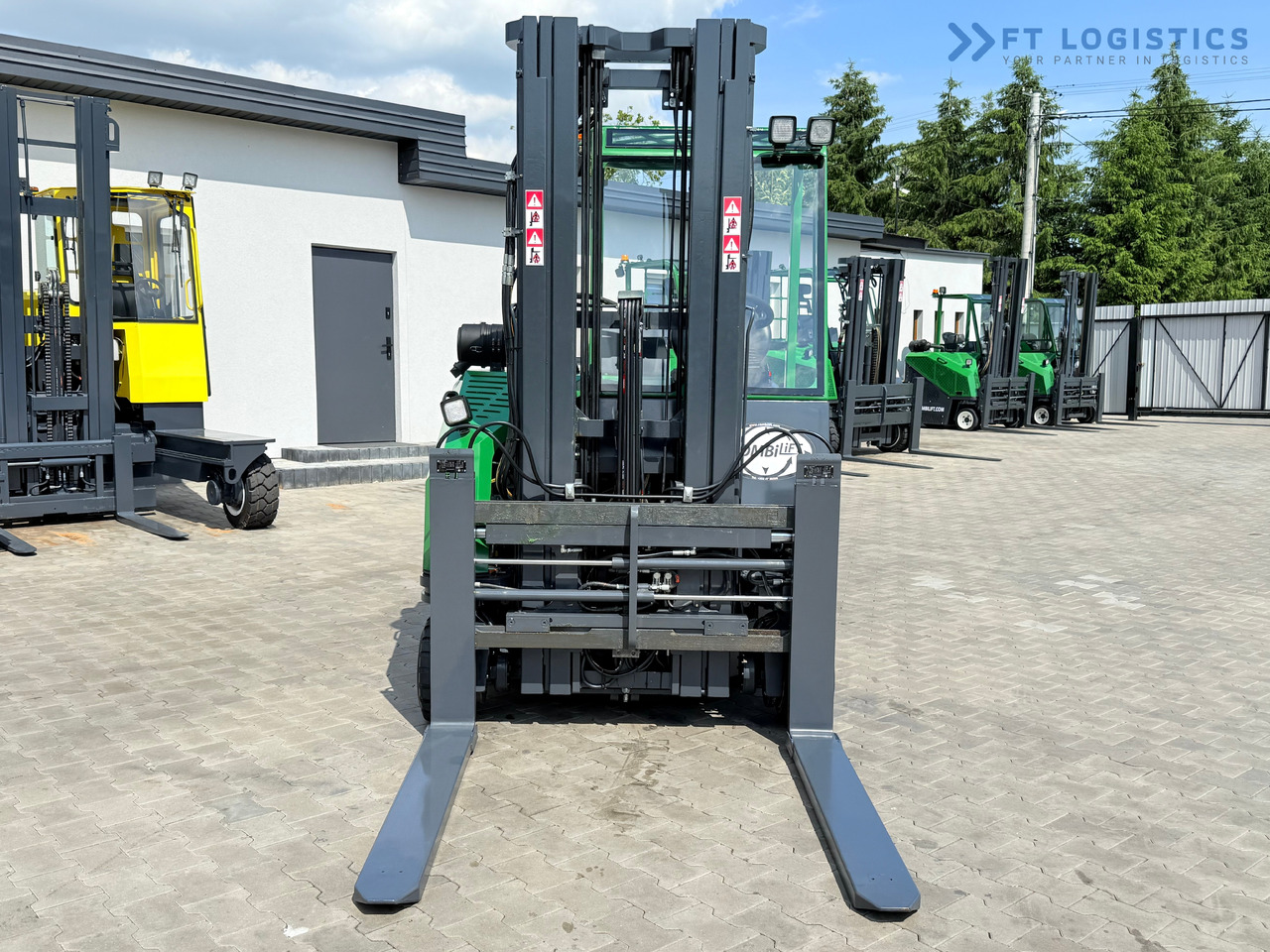 COMBILIFT CB2500 / DIESEL / EXTENDABLE FORKS / TRIPLEX / 5500MM / FREE LIFT / SIDE SHIFT / FORK POSITIONER / LIKE NEW - משאית הגעה ב-4 דרכים: תמונה 4 COMBILIFT CB2500 / DIESEL / EXTENDABLE FORKS / TRIPLEX / 5500MM / FREE LIFT / SIDE SHIFT / FORK POSITIONER / LIKE NEW - משאית הגעה ב-4 דרכים: תמונה 4