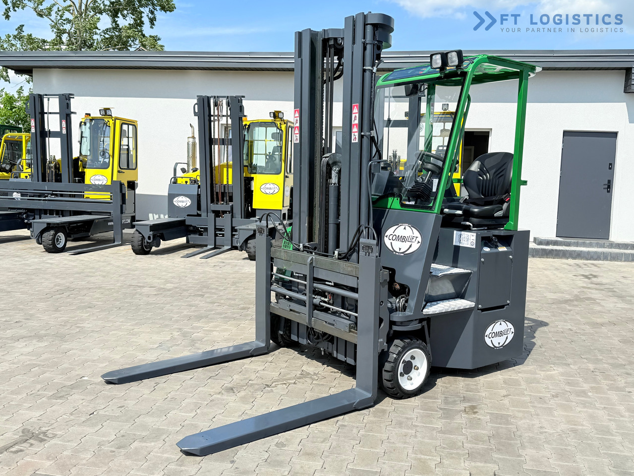 COMBILIFT CB2500 / DIESEL / EXTENDABLE FORKS / TRIPLEX / 5500MM / FREE LIFT / SIDE SHIFT / FORK POSITIONER / LIKE NEW - משאית הגעה ב-4 דרכים: תמונה 1 COMBILIFT CB2500 / DIESEL / EXTENDABLE FORKS / TRIPLEX / 5500MM / FREE LIFT / SIDE SHIFT / FORK POSITIONER / LIKE NEW - משאית הגעה ב-4 דרכים: תמונה 1