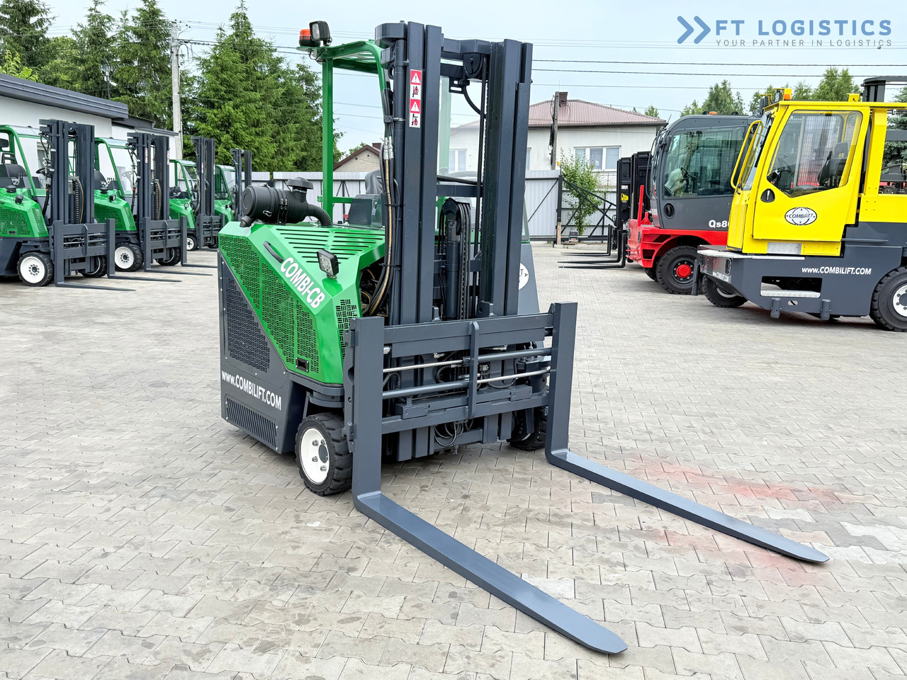 COMBILIFT CB3000 / DIESEL / TRIPLEX 4900MM / FREE LIFT / SIDESHIFT / FORK POSITIONER / 1500MM FORKS / LIKE NEW - משאית הגעה ב-4 דרכים: תמונה 5 COMBILIFT CB3000 / DIESEL / TRIPLEX 4900MM / FREE LIFT / SIDESHIFT / FORK POSITIONER / 1500MM FORKS / LIKE NEW - משאית הגעה ב-4 דרכים: תמונה 5