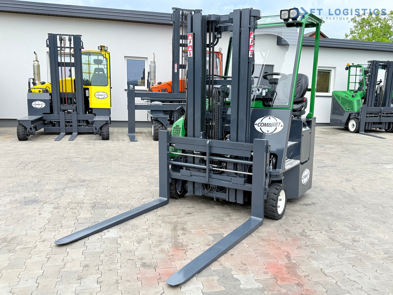 COMBILIFT CB3000 / DIESEL / TRIPLEX 4900MM / FREE LIFT / SIDESHIFT / FORK POSITIONER / 1500MM FORKS / LIKE NEW - משאית הגעה ב-4 דרכים: תמונה 4 COMBILIFT CB3000 / DIESEL / TRIPLEX 4900MM / FREE LIFT / SIDESHIFT / FORK POSITIONER / 1500MM FORKS / LIKE NEW - משאית הגעה ב-4 דרכים: תמונה 4