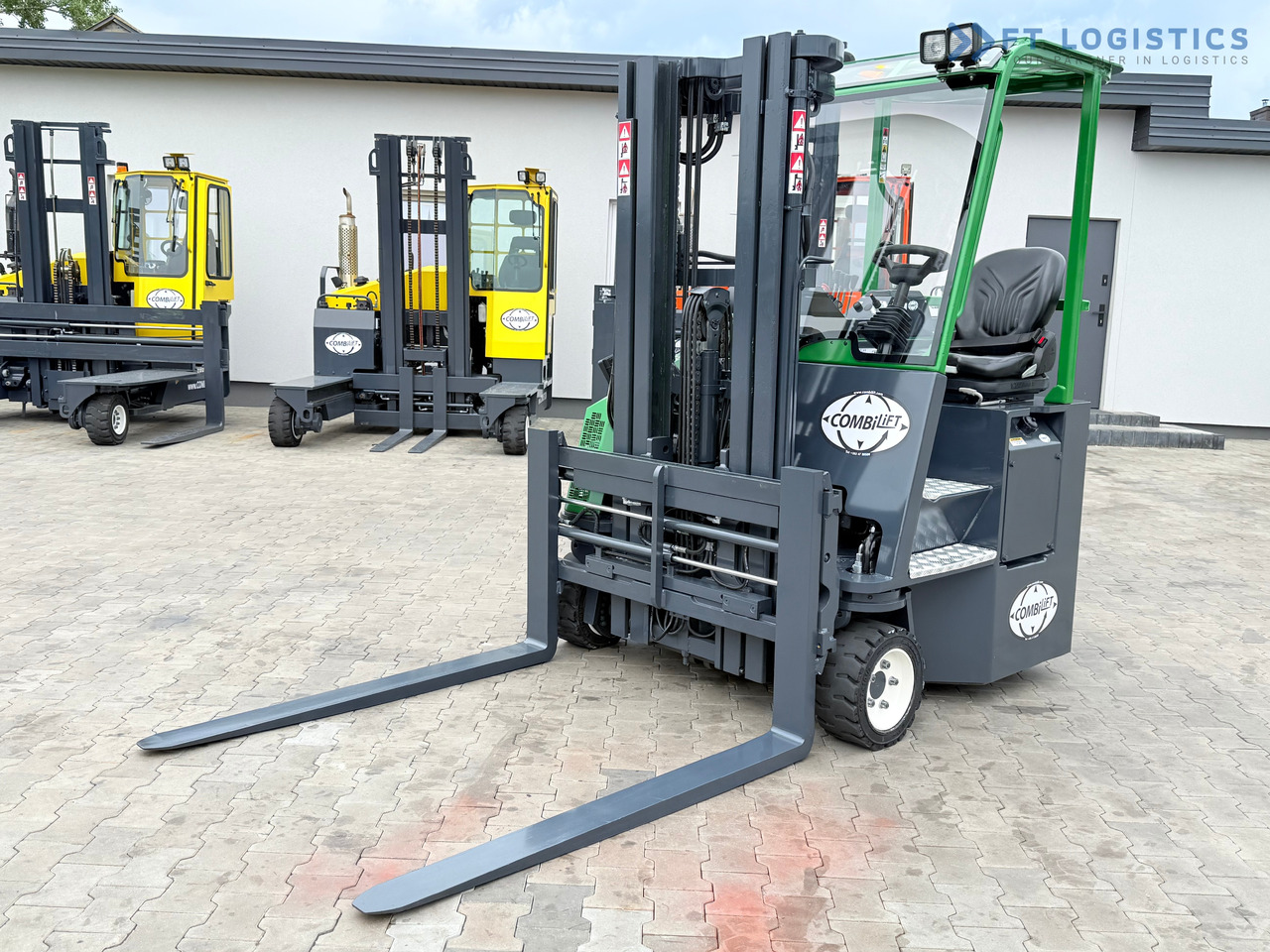 COMBILIFT CB3000 / DIESEL / TRIPLEX 4900MM / FREE LIFT / SIDESHIFT / FORK POSITIONER / 1500MM FORKS / LIKE NEW - משאית הגעה ב-4 דרכים: תמונה 3 COMBILIFT CB3000 / DIESEL / TRIPLEX 4900MM / FREE LIFT / SIDESHIFT / FORK POSITIONER / 1500MM FORKS / LIKE NEW - משאית הגעה ב-4 דרכים: תמונה 3