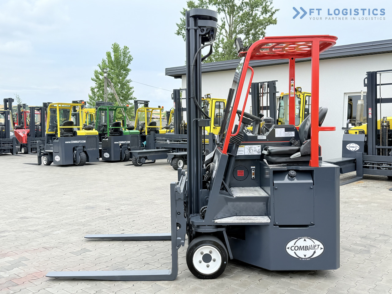 COMBILIFT Combilift C3000CB – TRIPLEX 6000mm – Year 2016 / Only 2,161 hours / Free Lift / Fork Positioner / Diesel - משאית הגעה ב-4 דרכים: תמונה 2 COMBILIFT Combilift C3000CB – TRIPLEX 6000mm – Year 2016 / Only 2,161 hours / Free Lift / Fork Positioner / Diesel - משאית הגעה ב-4 דרכים: תמונה 2