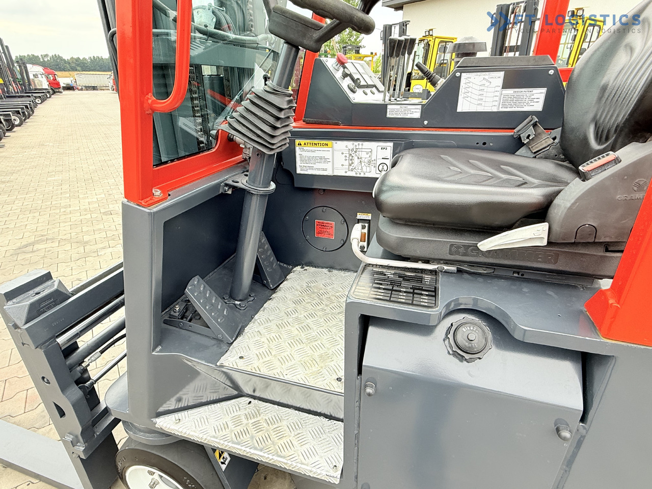 COMBILIFT Combilift C3000CB – TRIPLEX 6000mm – Year 2016 / Only 2,161 hours / Free Lift / Fork Positioner / Diesel - משאית הגעה ב-4 דרכים: תמונה 5 COMBILIFT Combilift C3000CB – TRIPLEX 6000mm – Year 2016 / Only 2,161 hours / Free Lift / Fork Positioner / Diesel - משאית הגעה ב-4 דרכים: תמונה 5