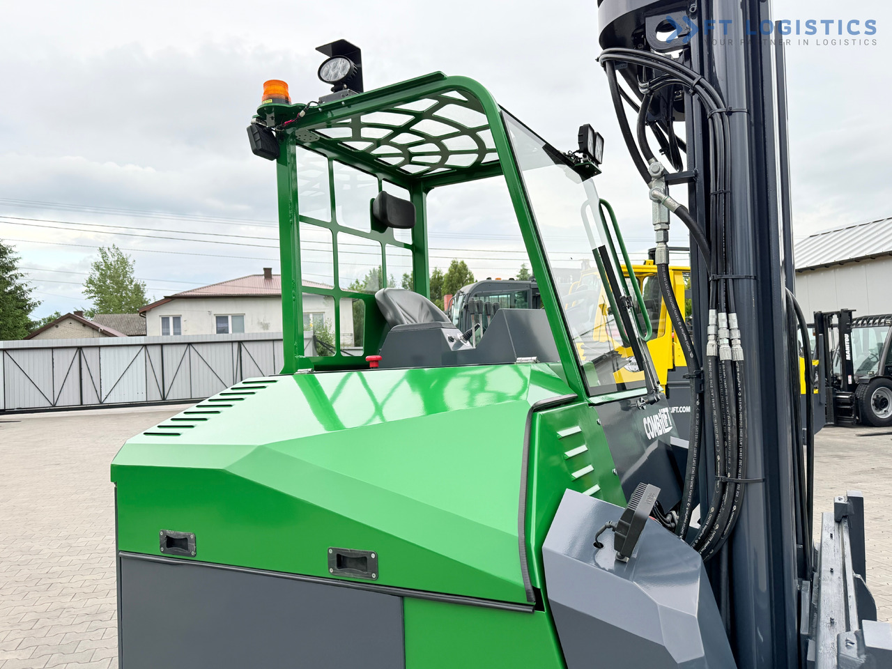 COMBILIFT Combilift CBE4000 / TRIPLEX 5200MM / ELECTRIC / FREE LIFT / FORK POSITIONER / SIDESHIFT / LIKE NEW - משאית הגעה ב-4 דרכים: תמונה 4 COMBILIFT Combilift CBE4000 / TRIPLEX 5200MM / ELECTRIC / FREE LIFT / FORK POSITIONER / SIDESHIFT / LIKE NEW - משאית הגעה ב-4 דרכים: תמונה 4