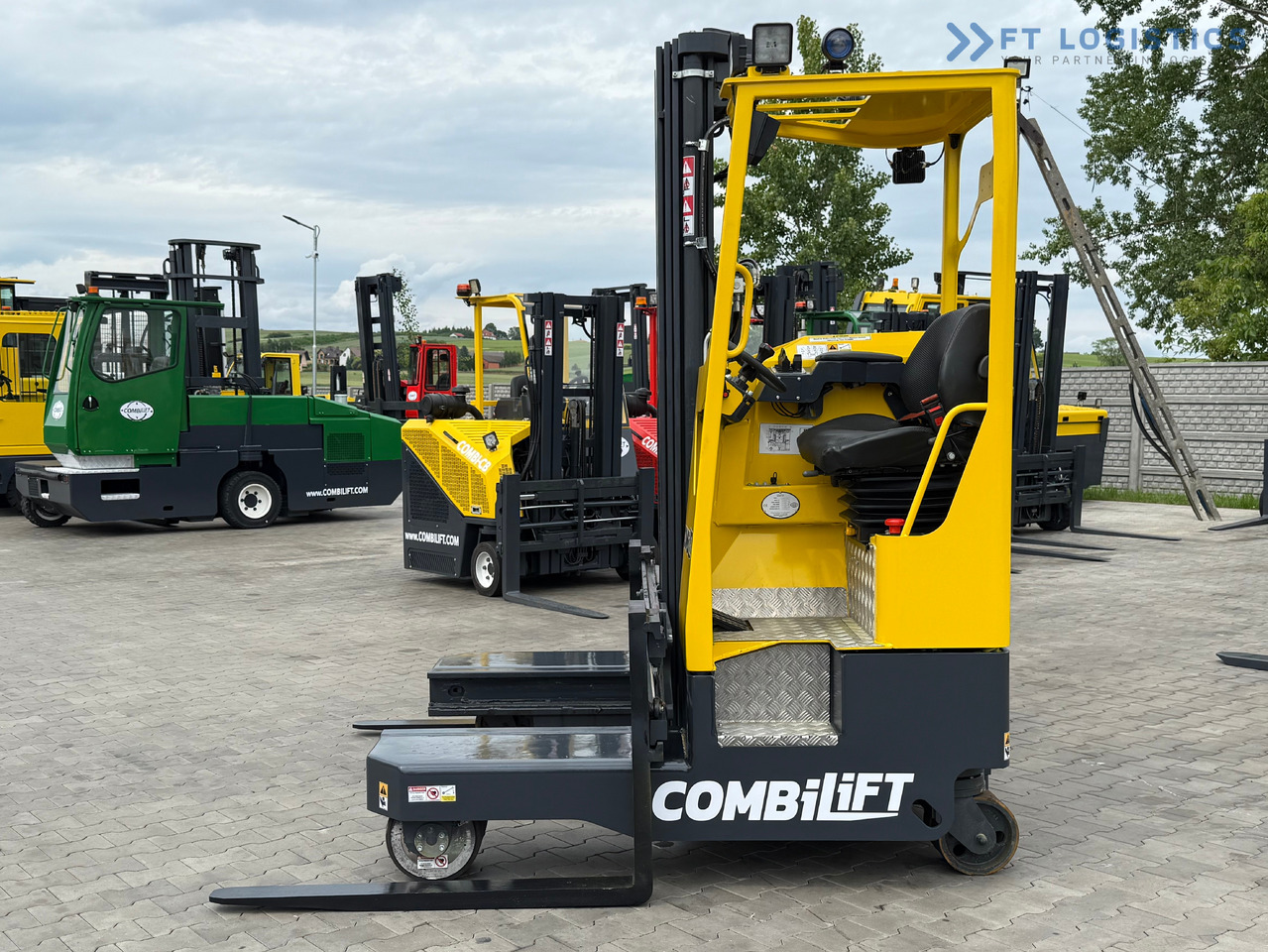 COMBILIFT MR / ELECTRIC / TRIPLEX – 6000MM / FULL FREE LIFT / WIDE POSITIONER / FORK SIDESHIFT / ONLY 1400 HOURS / LIKE NEW - משאית הגעה ב-4 דרכים: תמונה 2 COMBILIFT MR / ELECTRIC / TRIPLEX – 6000MM / FULL FREE LIFT / WIDE POSITIONER / FORK SIDESHIFT / ONLY 1400 HOURS / LIKE NEW - משאית הגעה ב-4 דרכים: תמונה 2