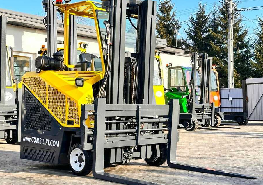 Combilift C2500CB - DIESEL - TRIPLEX - 2018 - LIKE NEW - משאית הגעה ב-4 דרכים: תמונה 1 Combilift C2500CB - DIESEL - TRIPLEX - 2018 - LIKE NEW - משאית הגעה ב-4 דרכים: תמונה 1