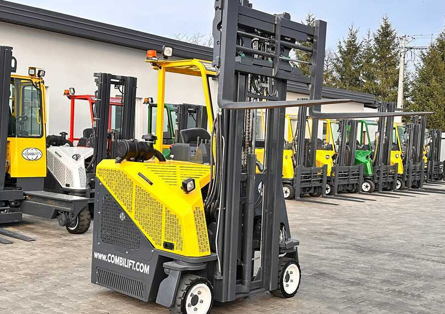 Combilift C2500CB / DUPLEX / 4100MM / DIESEL / FREE LIFT / FORK POSITIONER / SIDE SHIFT / LIKE NEW - משאית הגעה ב-4 דרכים: תמונה 1 Combilift C2500CB / DUPLEX / 4100MM / DIESEL / FREE LIFT / FORK POSITIONER / SIDE SHIFT / LIKE NEW - משאית הגעה ב-4 דרכים: תמונה 1