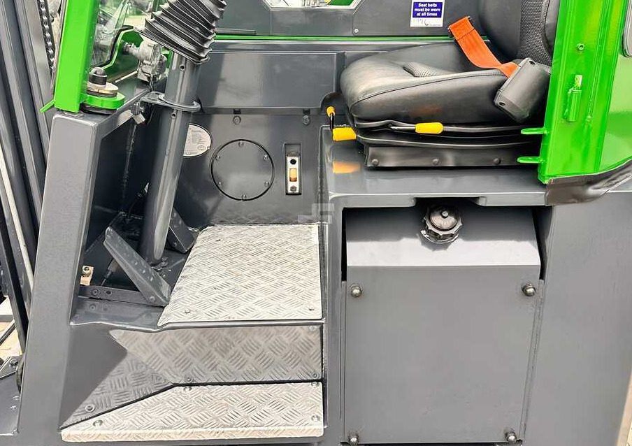 Combilift C2500CB / TRIPLEX / DIESEL / 4900MM / FREE LIFT / POSITIONER 1720MM / LIKE NEW - משאית הגעה ב-4 דרכים: תמונה 3 Combilift C2500CB / TRIPLEX / DIESEL / 4900MM / FREE LIFT / POSITIONER 1720MM / LIKE NEW - משאית הגעה ב-4 דרכים: תמונה 3