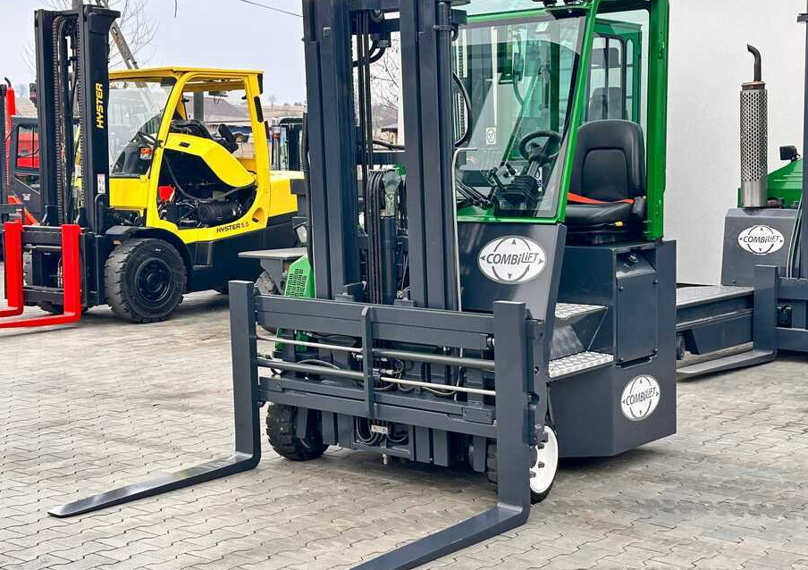 Combilift C2500CB / TRIPLEX / DIESEL / 4900MM / FREE LIFT / POSITIONER 1720MM / LIKE NEW - משאית הגעה ב-4 דרכים: תמונה 2 Combilift C2500CB / TRIPLEX / DIESEL / 4900MM / FREE LIFT / POSITIONER 1720MM / LIKE NEW - משאית הגעה ב-4 דרכים: תמונה 2