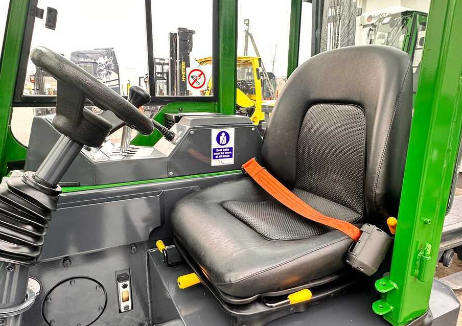 Combilift C2500CB / TRIPLEX / DIESEL / 4900MM / FREE LIFT / POSITIONER 1720MM / LIKE NEW - משאית הגעה ב-4 דרכים: תמונה 5 Combilift C2500CB / TRIPLEX / DIESEL / 4900MM / FREE LIFT / POSITIONER 1720MM / LIKE NEW - משאית הגעה ב-4 דרכים: תמונה 5