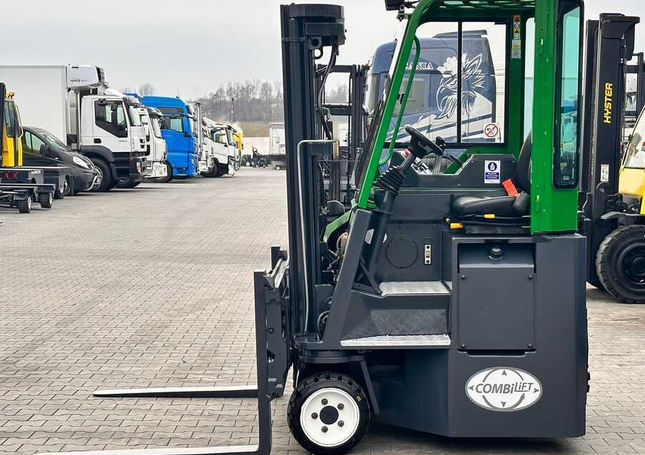 Combilift C2500CB / TRIPLEX / DIESEL / 4900MM / FREE LIFT / POSITIONER 1720MM / LIKE NEW - משאית הגעה ב-4 דרכים: תמונה 2 Combilift C2500CB / TRIPLEX / DIESEL / 4900MM / FREE LIFT / POSITIONER 1720MM / LIKE NEW - משאית הגעה ב-4 דרכים: תמונה 2